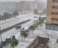 Una intensa granizada viste de blanco Navarra