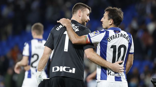 Unai Simón y Mikel Oyarzabal. Foto: EFE