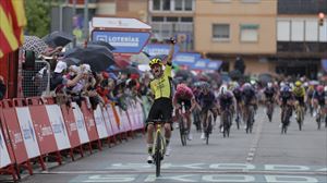 Vosek irabazi du Sant Boi de Llobregateko esprinta, eta Paternoster jarri da lider Espainiako Vueltan