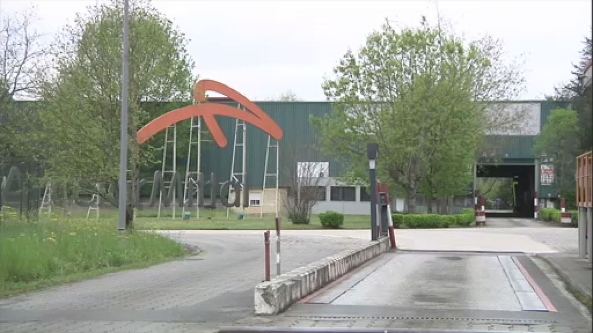 Exterior de la planta de Arcelor Mittal en Salvatierra. Imagen de archivo. Foto: EITB Media