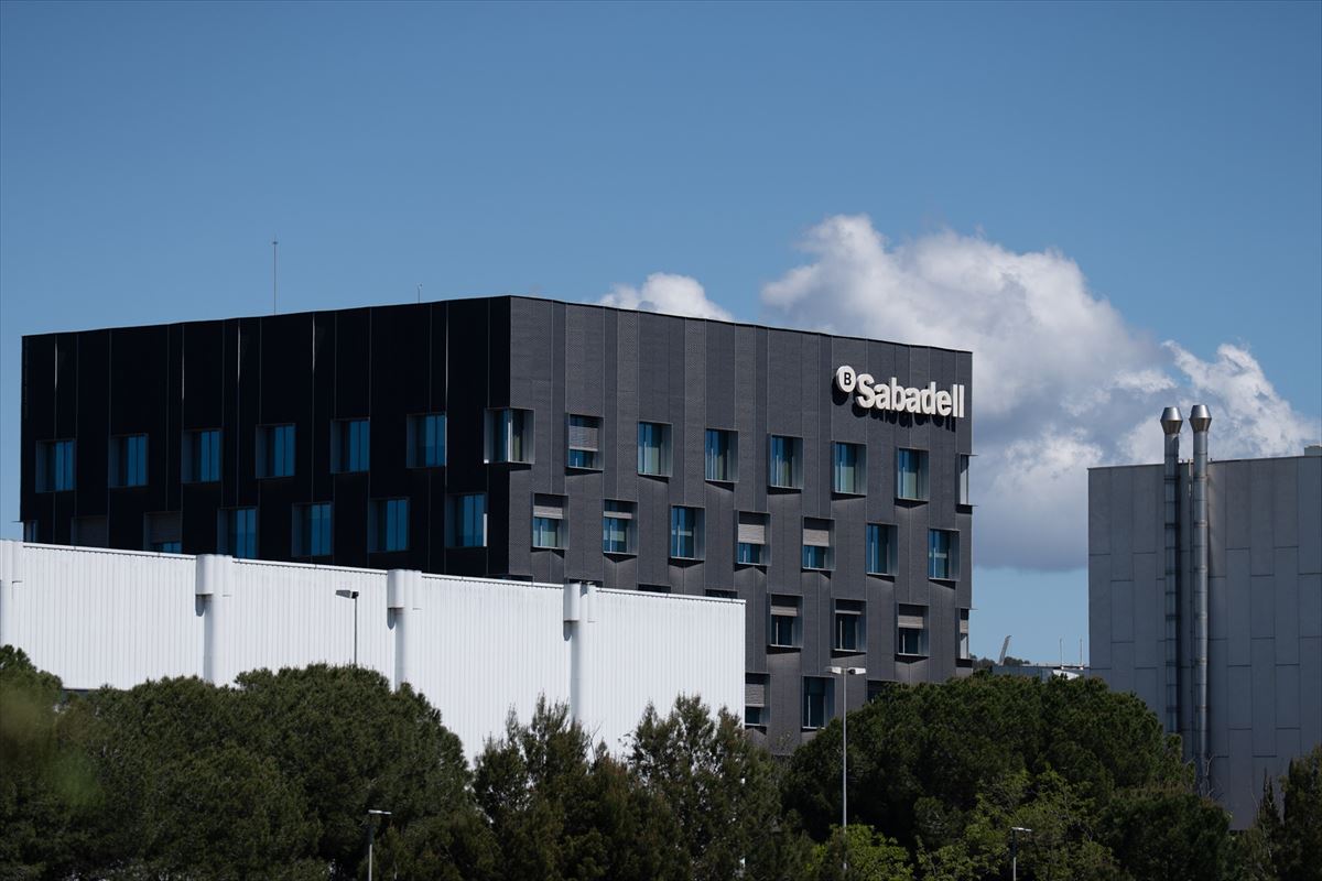 Exterior de la sede de Banco Sabadell, en Barcelona