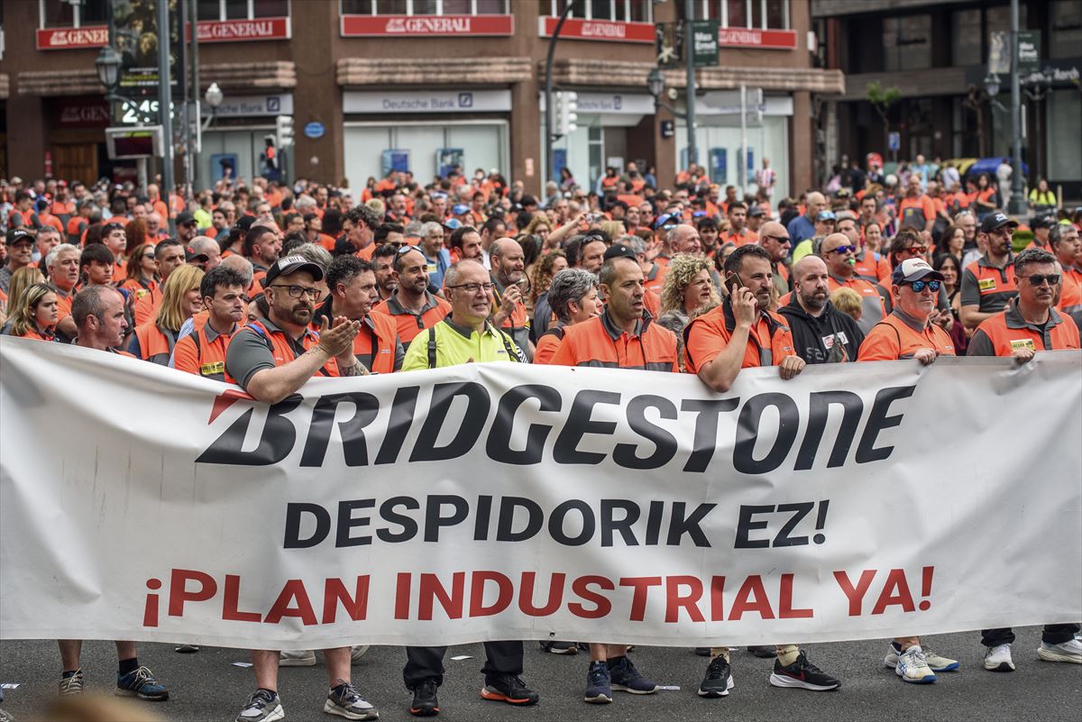 Protesta de la plantilla de Bridgestone, en pasado 1 de mayo. Foto: EFE