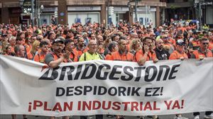 Movilización de los trabadores de Bridgestone. Foto: EFE