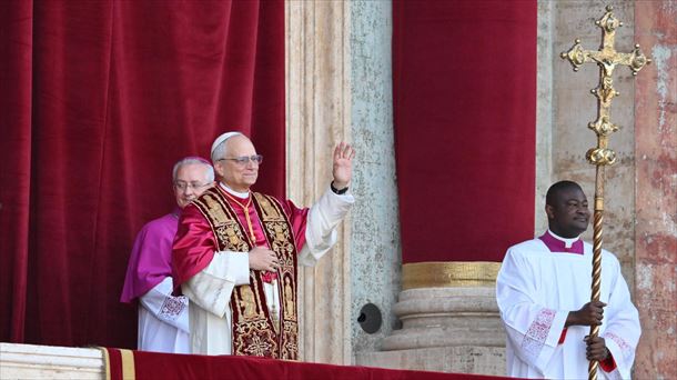 Comparecencia de León XIV en el balcón de San Pedro. Foto: EFE