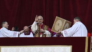 El nuevo papa León XIV da comienzo a su agenda con una misa con los cardenales en la Capilla Sixtina 