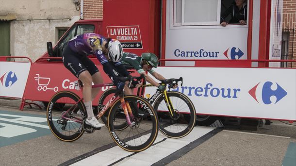 Marianne Vos eta Mischa Bredeworld. Argazkia: Unipublic / Naike Ereñozaga