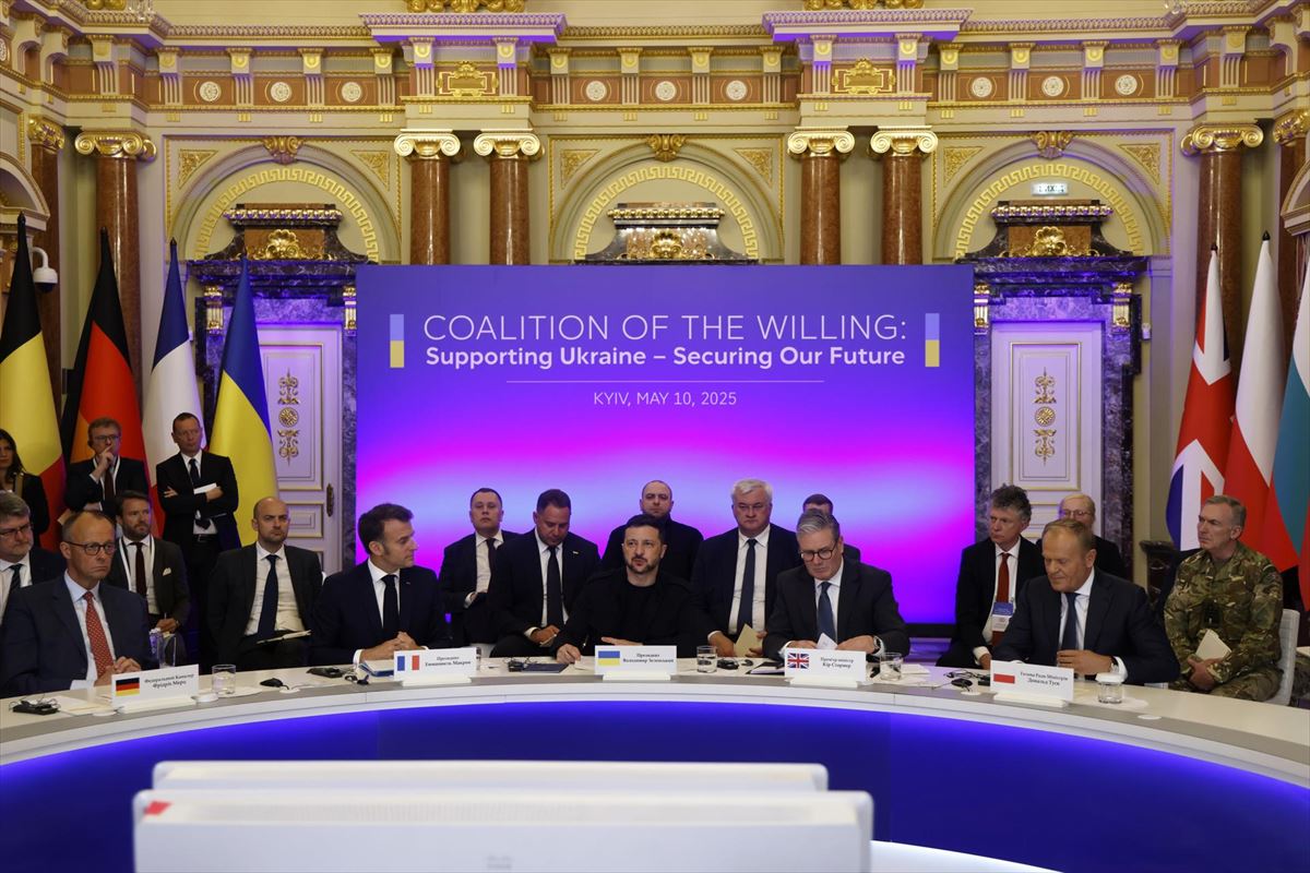 'Boluntarioen koalizioaren' agerraldia, Zelenskirekin, Kieven. EFE.