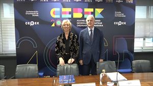 Cebek Bizkaiko patronaleko buruak, gaur, kazetarien aurrean