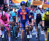 Casper van Uden gana en el esprint de Lecce, y Mads Pedersen continúa como líder del Giro de Italia