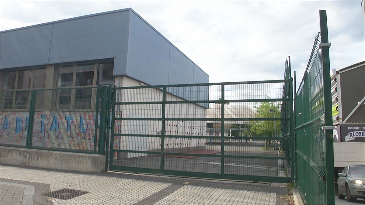 Entrada de la ikastola Ikasbide de San Sebastián