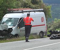 62 urteko motorzale bat hil da Iguzkitzan, furgoneta baten aurka talka eginda