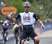 Ayuso conquista la primera etapa de montaña y Roglic se enfunda la maglia rosa