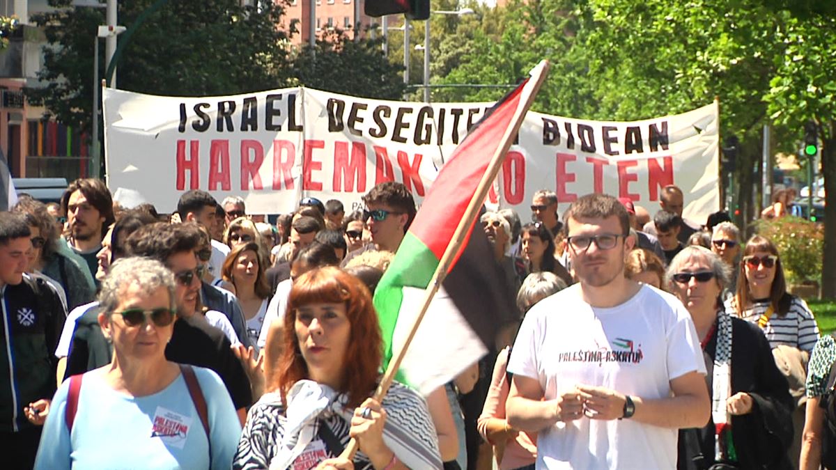 Miles de personas exigen en Pamplona la disolución del estado de Israel