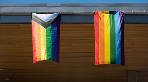 LGTBIQ+ pertsona askok oraindik ere pairatzen duten diskriminazioa eta indarkeria salatu ditu Berdinduk 