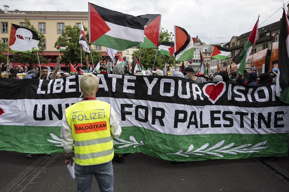 Protestas en Basilea contra la participación de Israel en Eurovisión. Foto: EFE