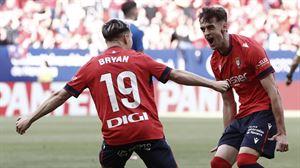 Zaragoza y Oroz celebran el primer gol. Foto: EFE