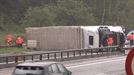 La Ertzaintza pide evitar la N-1 en dirección Donostia, tras el vuelco de un camión en Legorreta