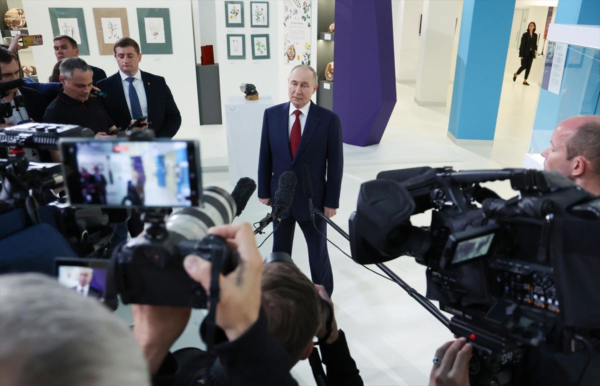 Vladimir Putin Errusiako presidentearen agerraldia, Trumpekin hitz egin ondoren. Argazkia: EFE
