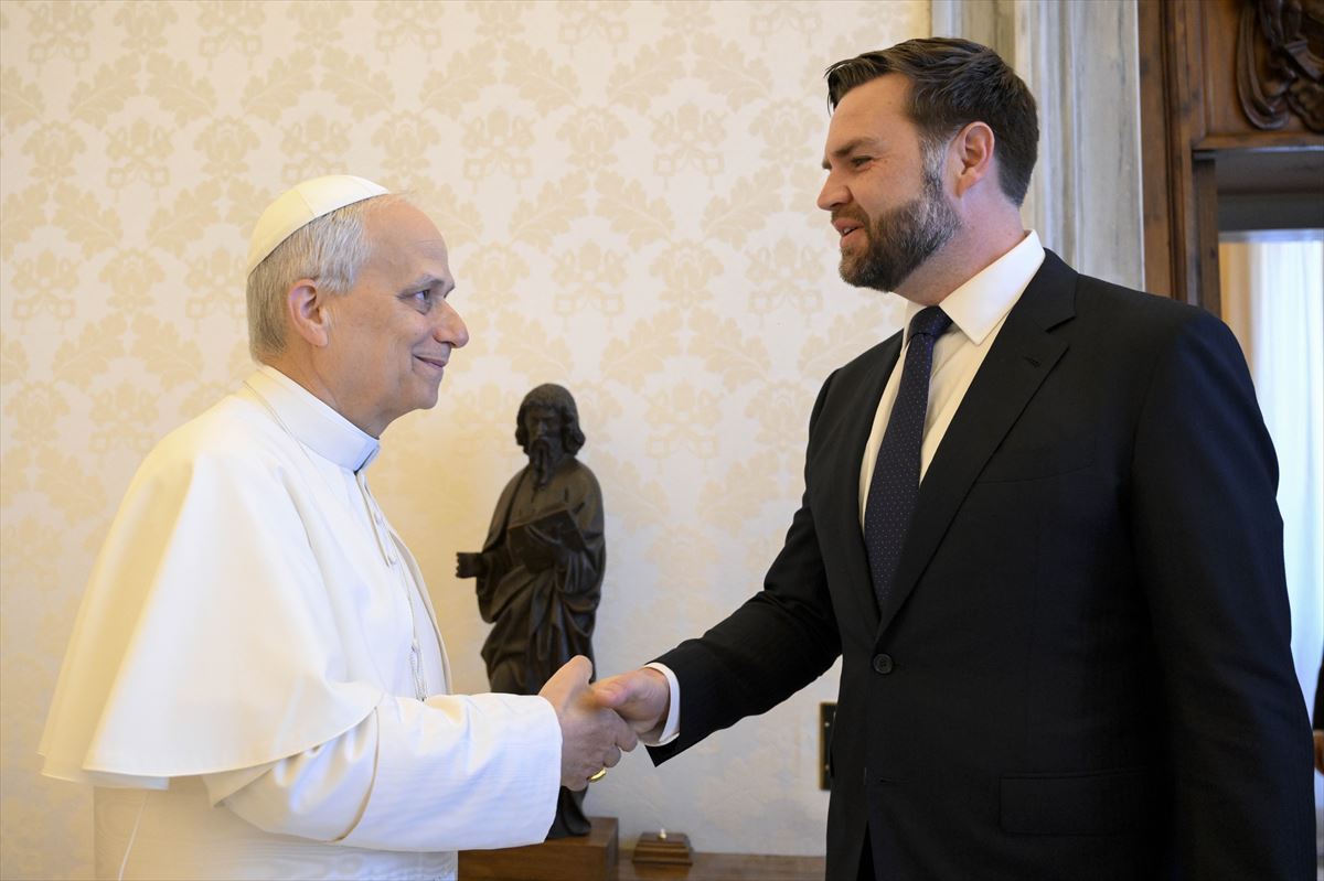 https://media.eitb.eus/multimedia/images/2025/05/19/3558651/20250519211909_papa-aita-santua-leon-xiv_amp_w1200.jpg