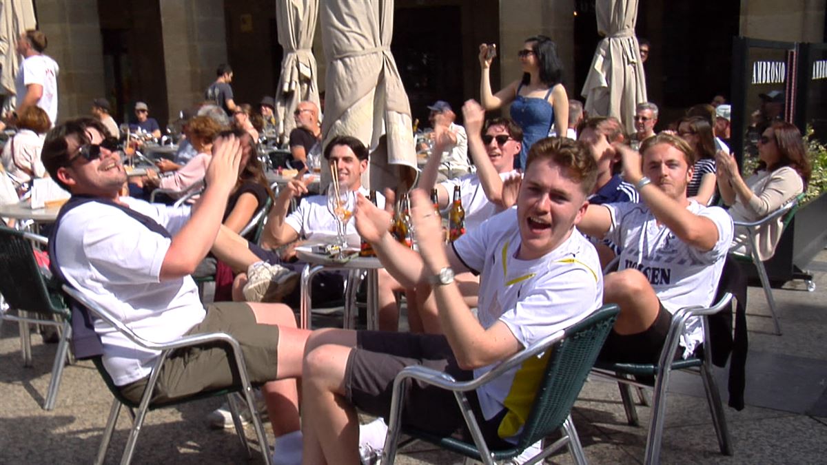 Los aficionados ingleses también se hacen notar en San Sebastián y Vitoria-Gasteiz