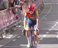 Isabella Holmgrenek irabazi du Durango-Durango klasikoa, bakarka, helmugarako hamar kilometrora erasoa jota