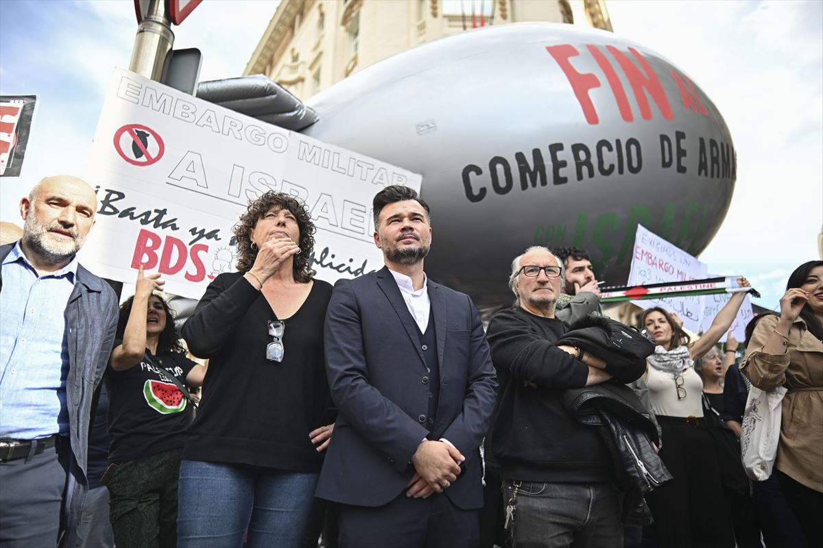 Gabriel Rufián (ERC) en la concentración realizada frente al Congreso. Foto: EFE