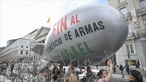 Israeli arma-blokeoa ezartzea eskatzeko elkarretaratzea, Kongresuko ateen aurrean. Argazkia: EFE