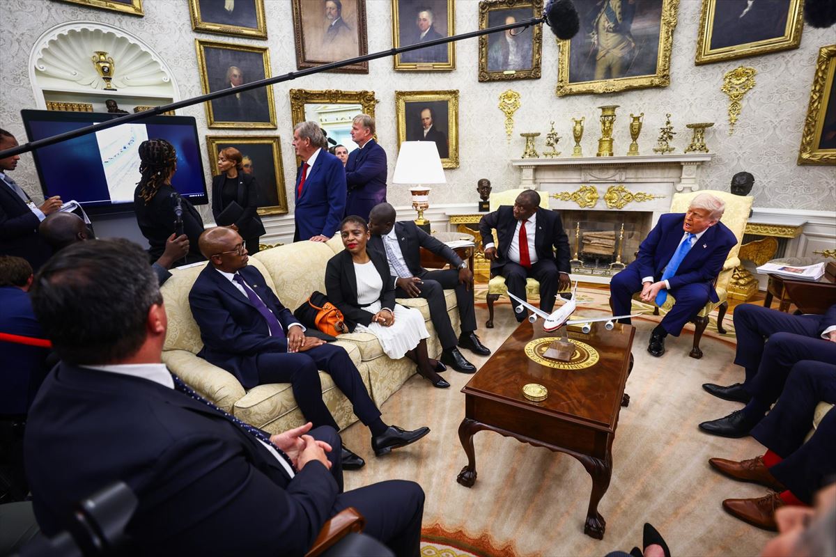 Cyril Ramaphosa Hegoafrikako presidentea eta Donald Trump Etxe Zurian. Argazkia: EFE