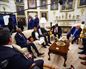 Trumpek Hegoafrikako presidentea estu hartu du, zurien aurkako ''genozidioa'' salatuz