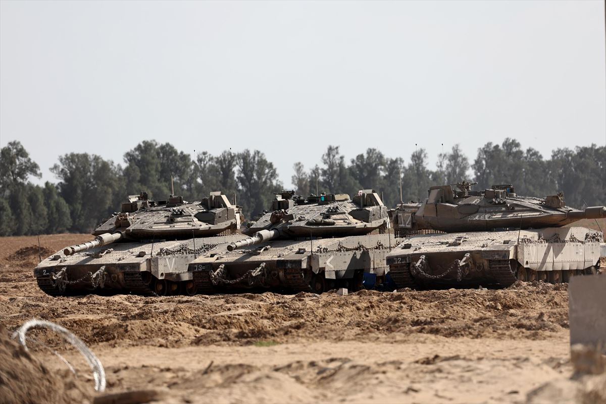 Tanques israelíes en Khan Yunis (Gaza). Foto: EFE