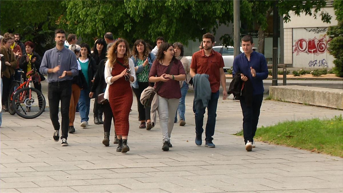 Los procesados de Aroztegia camino del juzgado. Foto: EITB.