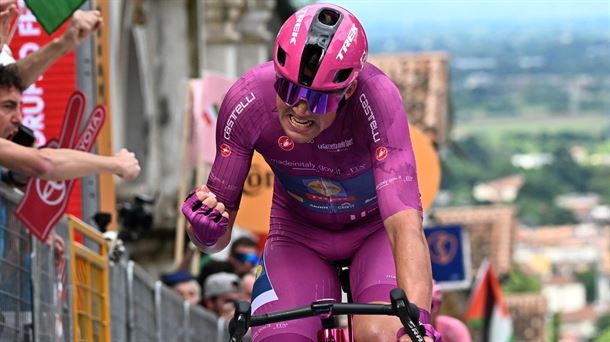Mads Pedersen celebra la victoria. Foto: EFE