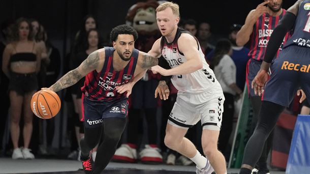 Imagen del derbi entre Baskonia y Bilbao Basket del pasado mes de mayo. Foto: Efe.