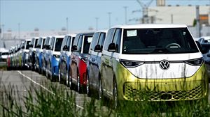 Volkswagenen lau zuzendari ohi zigortu dituzte diesel motorren isuri datuak manipulatzeagatik
