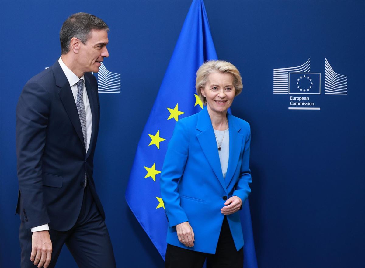 El presidente del Gobierno español y la presidenta de la Comisión Europea. Foto: EFE