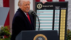 AEBko auzitegi batek Trumpen muga-zerga gehienak geldiarazi eta ''legez kanpokotzat'' jo ditu