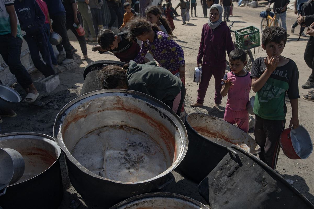 Tarteras vacías en Khan Younis (Gaza). Foto: EFE