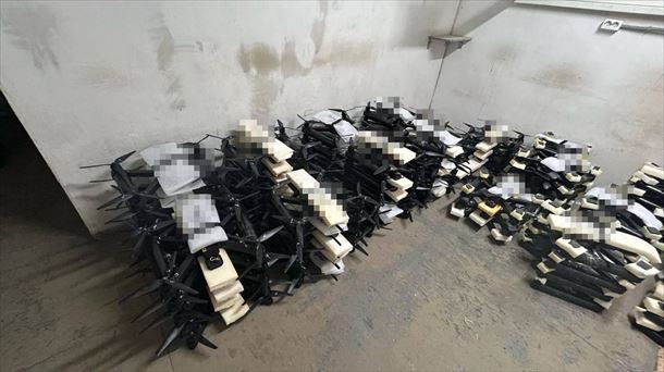 Errusiaren aurka jaurti dituzten dronak, biltegiratuta zeudenean. Argazkia: EFE/Baza/Telegram