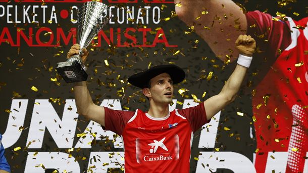 Jokin Altuna ha ganado por cuarta vez el Campeonato Manomanista. Foto: EFE. 