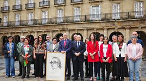 Familiares de Aresti y representantes de las instituciones en la presentación de hoy