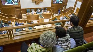 Israel Gazan egiten ari den genozidioa gaitzetsi dute Hego Euskal Herriko bi parlamentuek