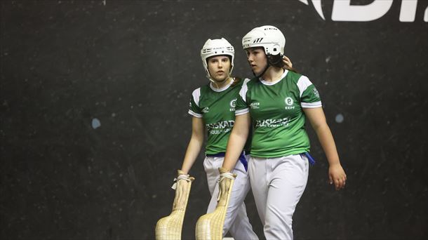 Elaia Gogenola eta Maia Goikoetxea, finalean.. EFE