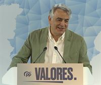 Javier de Andrés da la bienvenida en euskera a Alberto Núñez Feijóo en su acto de hoy en Bilbao
