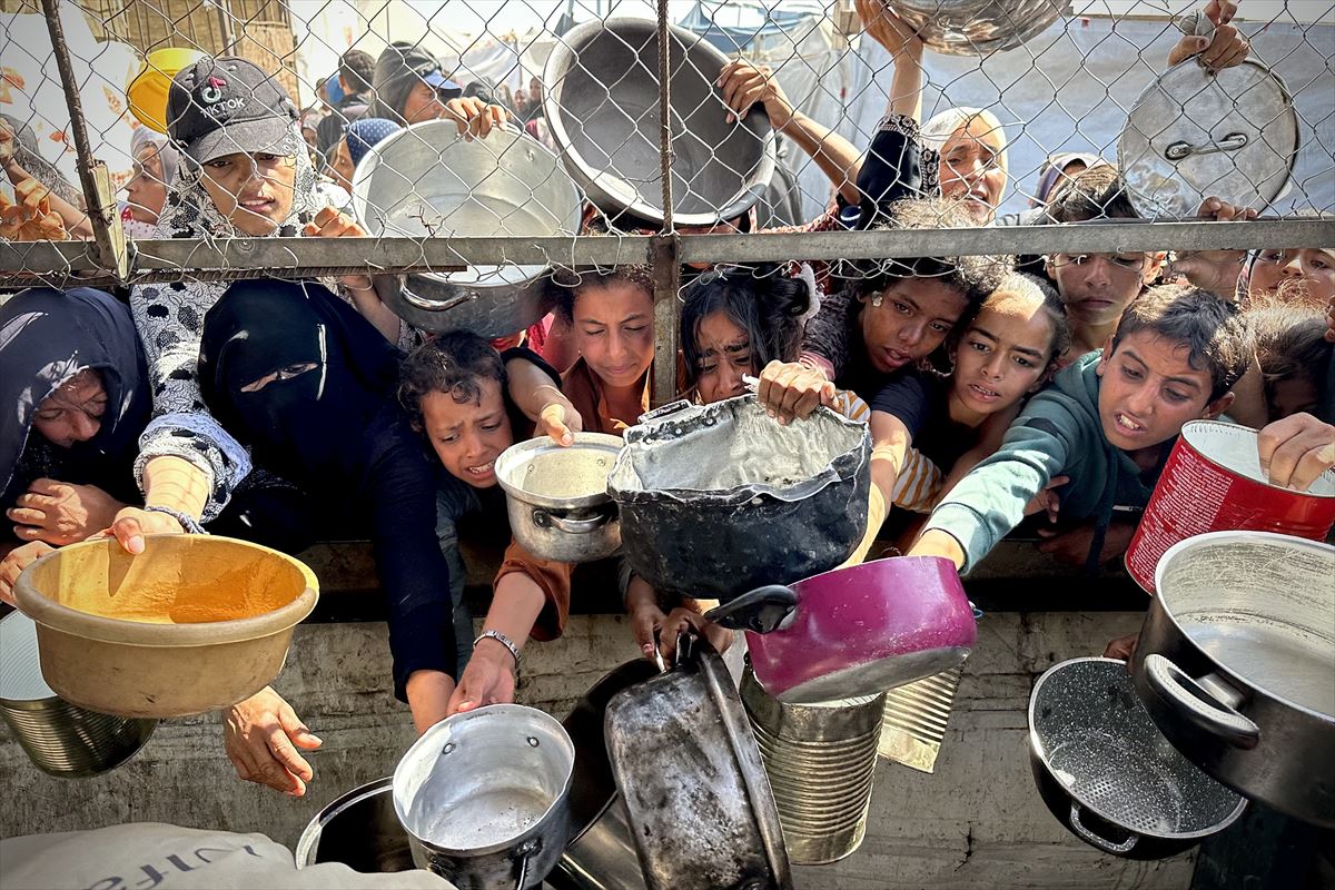 Centro de distribución de comida en Gaza. Foto: Europa Press.