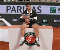 Carlos Alcaraz gana Roland Garros, tras derrotar a Jannik Sinner en la final más larga en París