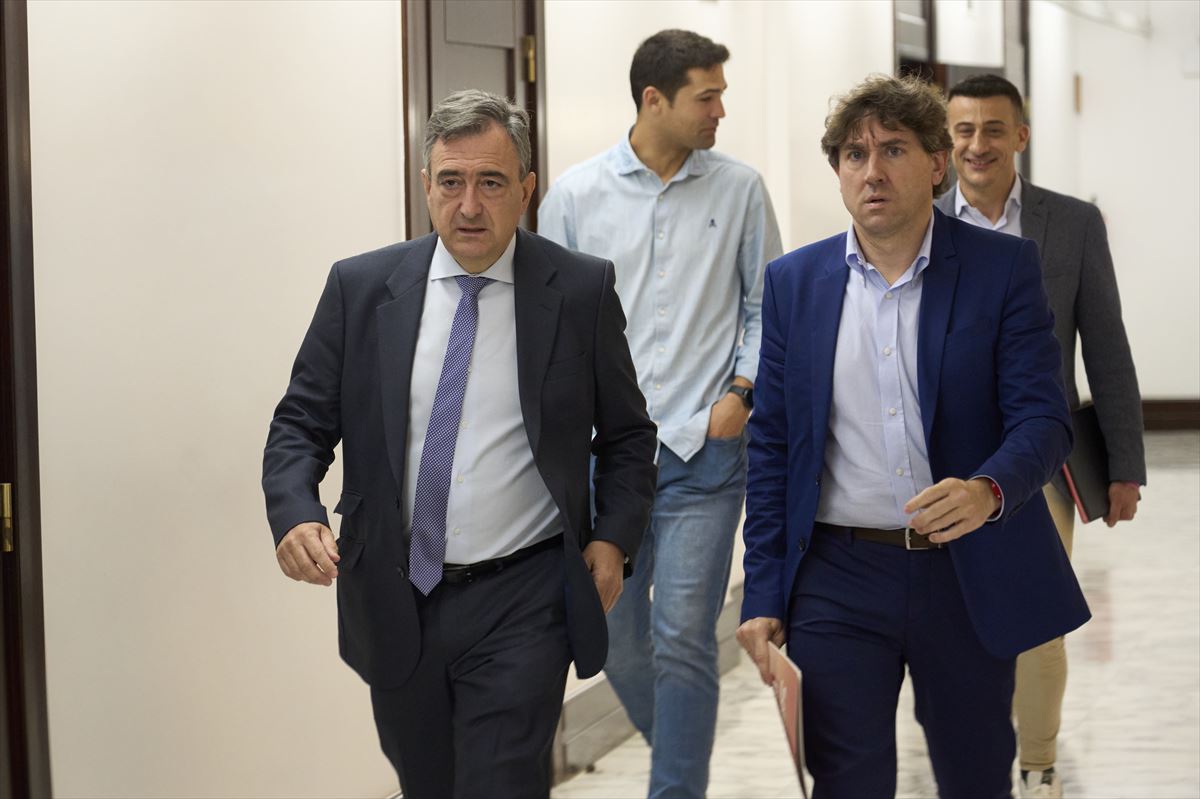 Aitor Esteban (PNV) y Eneko Andueza (PSE-EE), en una imagen de archivo de EFE