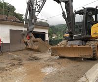 Día de limpieza en las localidades de Gipuzkoa afectadas por las fuertes tormentas de ayer