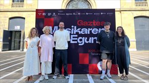 Ainara Guzman, Edurne Ormazabal, Mikel Unamuno, Janus Lester y Maddi  Arana, en la presentación