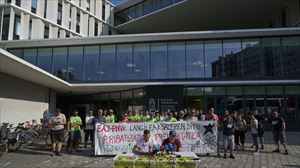 Comparecencia de los representantes sindicales de los jardineros de Vitoria-Gasteiz. Foto: EFE