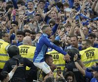 El Real Oviedo remonta al Mirandés (3-1) y vuelve a Primera 24 años después